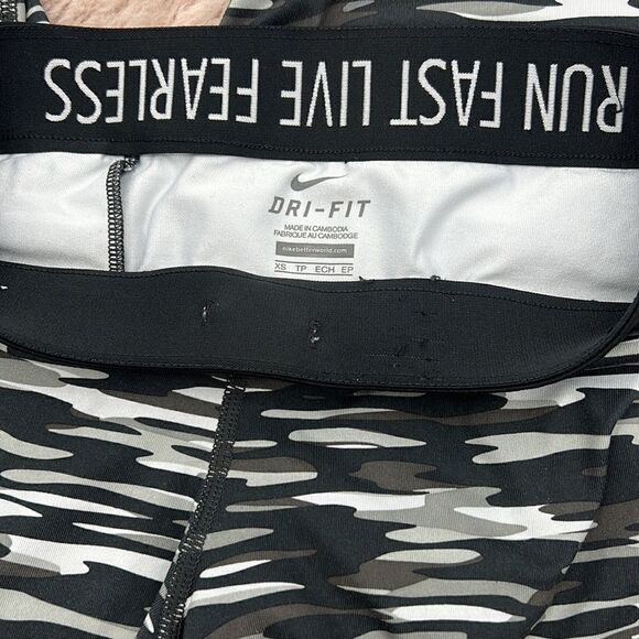 Nike dri fit women’s XS Capri length leggings - Picture 5 of 6